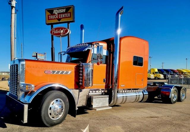 2022 Peterbilt 389-25