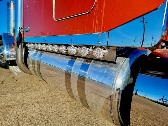 2022 Peterbilt 389-27