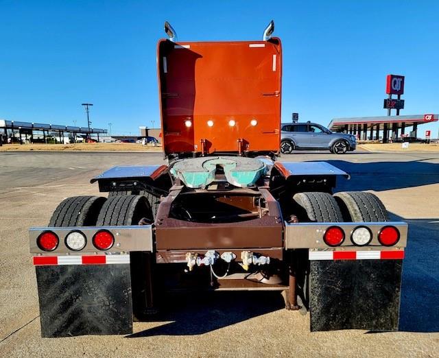 2022 Peterbilt 389-31