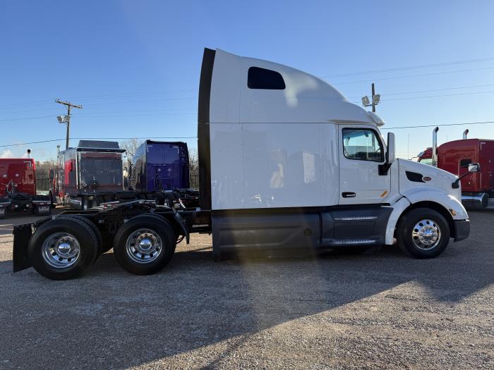 2021 Peterbilt 579-44