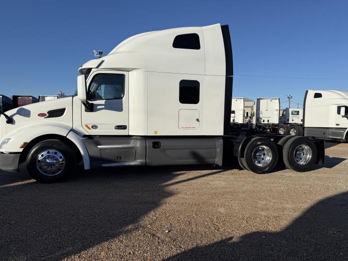 2021 Peterbilt 579-64