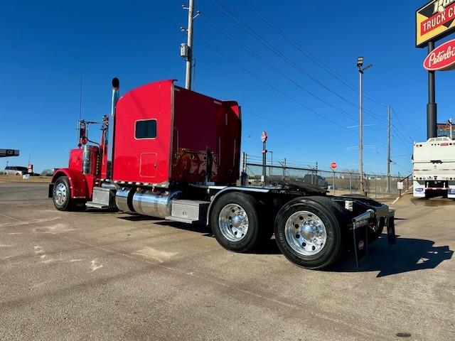 2023 Peterbilt 389-6