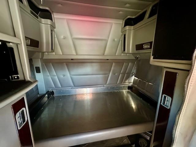 2023 Peterbilt 389-15