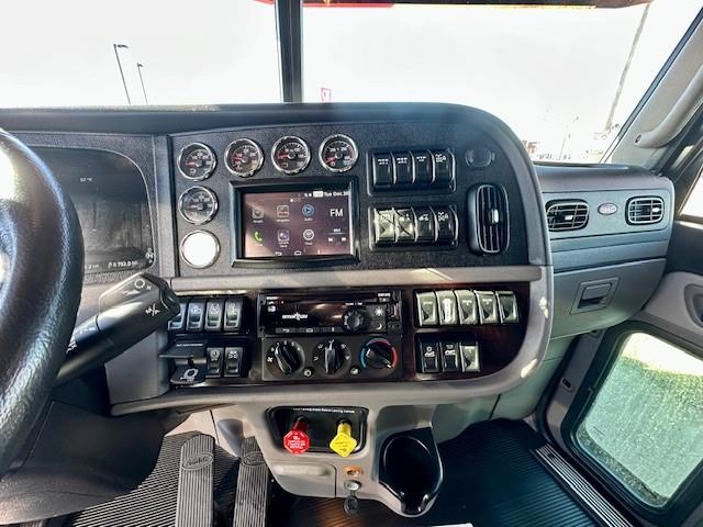 2023 Peterbilt 389-13
