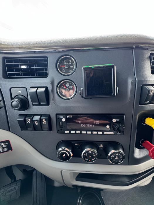 2022 Peterbilt 579-15