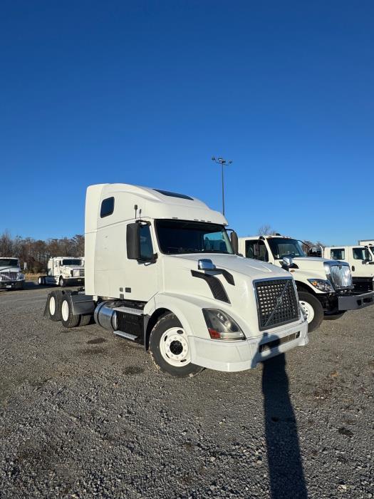 2013 Volvo VNL670-1