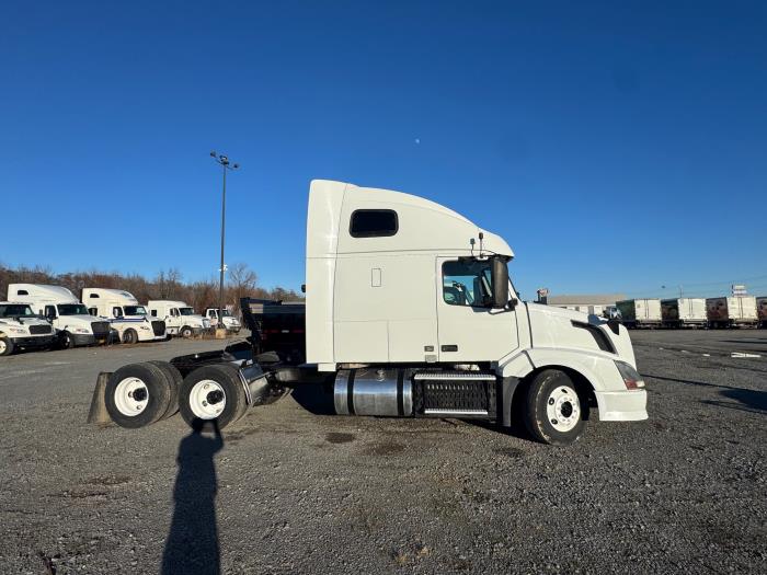 2013 Volvo VNL670-2