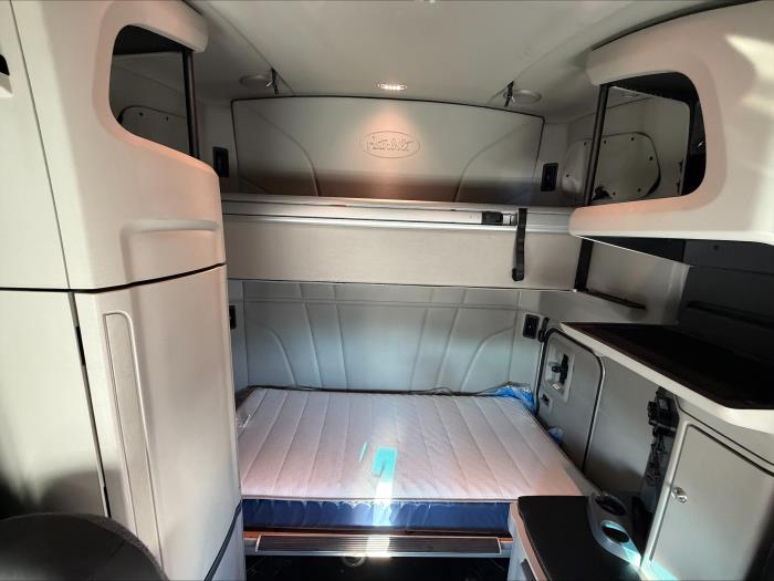 2022 Peterbilt 579-10