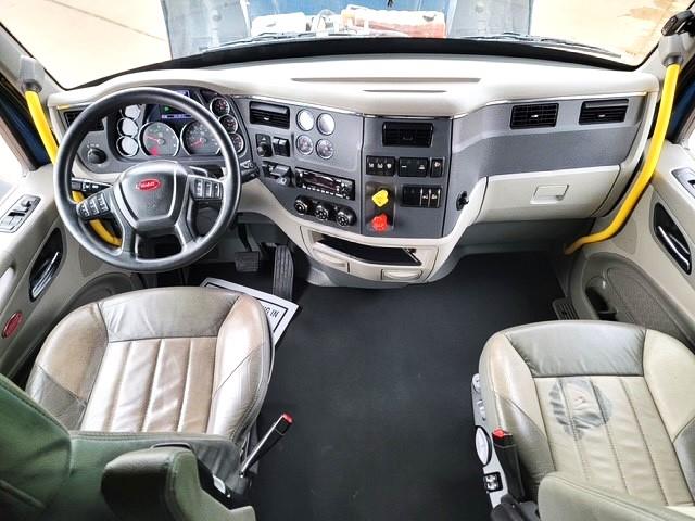 2022 Peterbilt 579-8