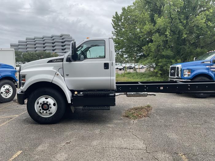 2026 Ford F-750-2