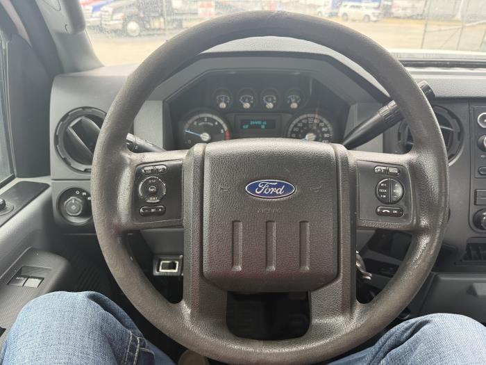 2015 Ford F-550-10