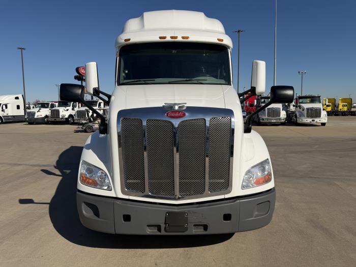 2021 Peterbilt 579-8