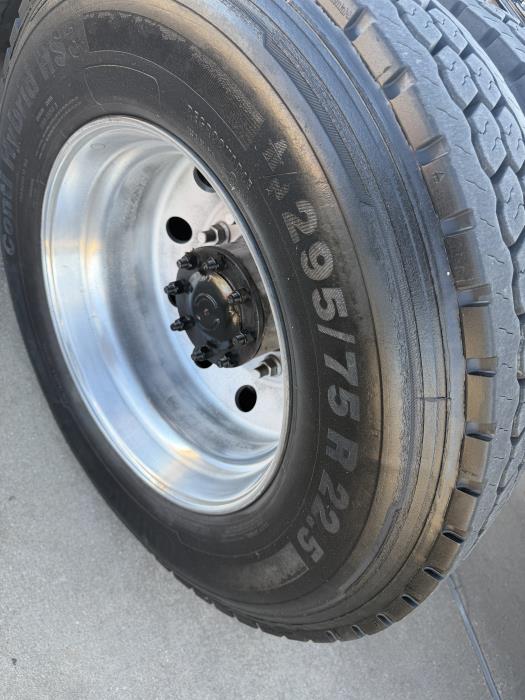 2021 Peterbilt 579-8