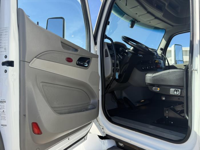 2021 Peterbilt 579-24