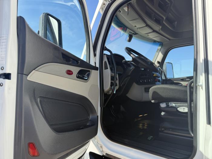 2021 Peterbilt 579-23