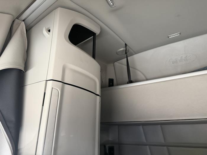 2021 Peterbilt 579-27