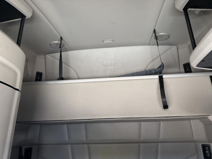 2021 Peterbilt 579-28