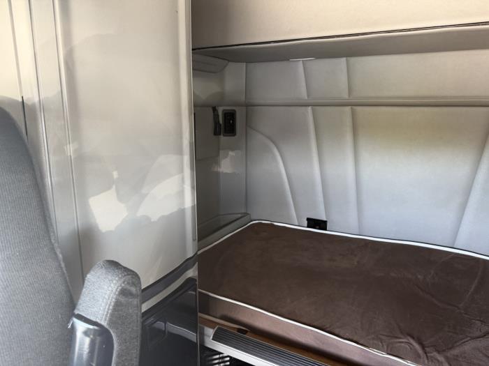 2021 Peterbilt 579-30