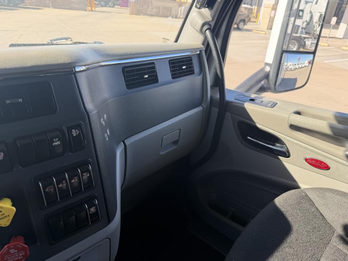 2021 Peterbilt 579-36
