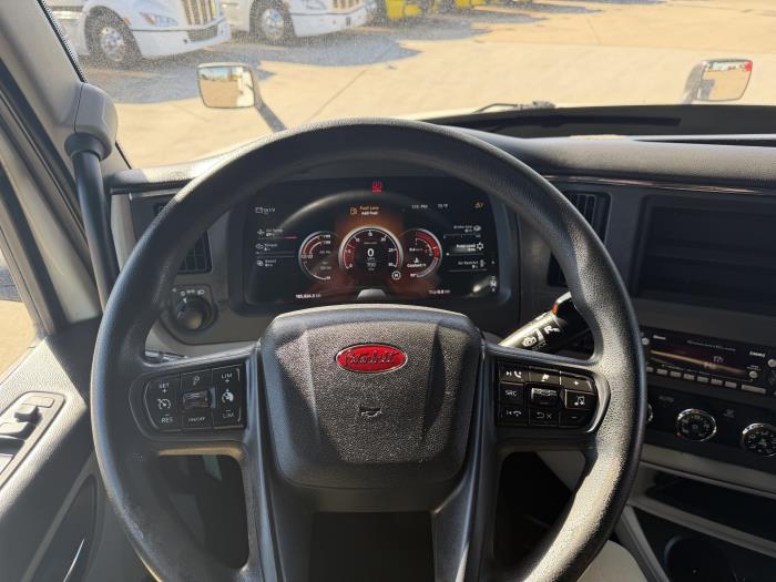 2021 Peterbilt 579-37