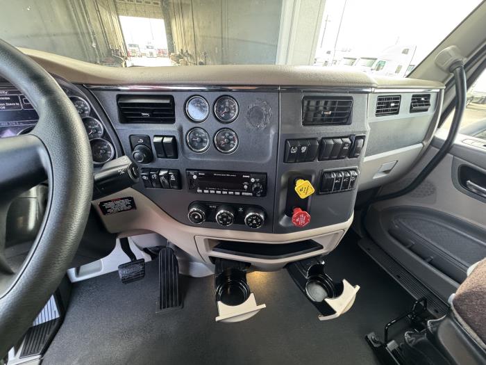 2022 Peterbilt 579-9