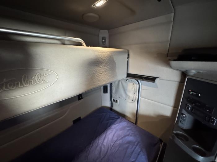 2022 Peterbilt 579-12