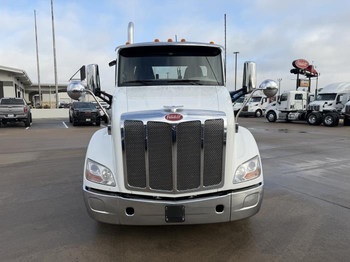 2021 Peterbilt 579-8