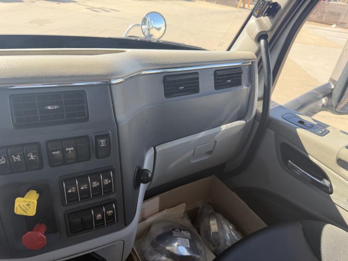 2020 Peterbilt 567-28