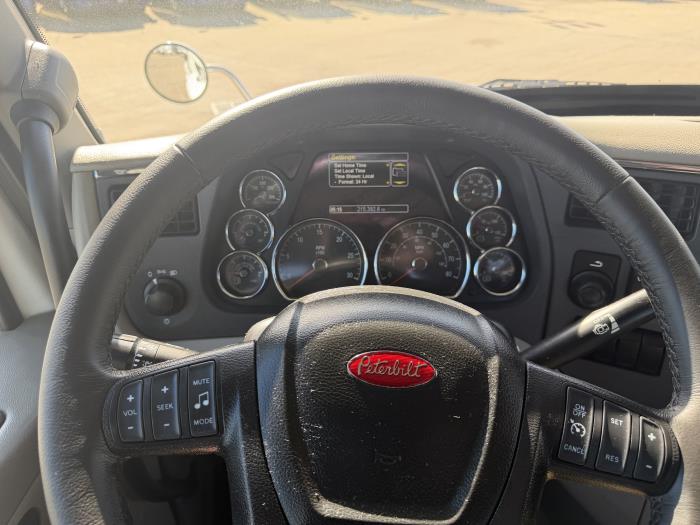 2020 Peterbilt 567-31