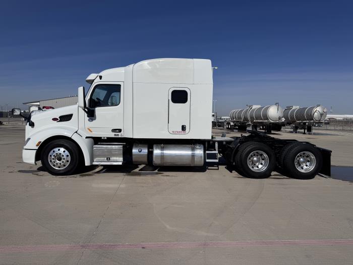 2022 Peterbilt 579-8