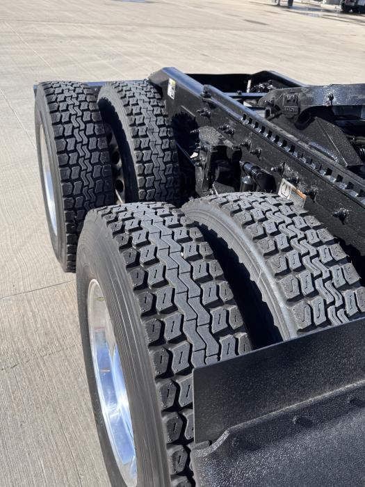 2022 Peterbilt 579-13