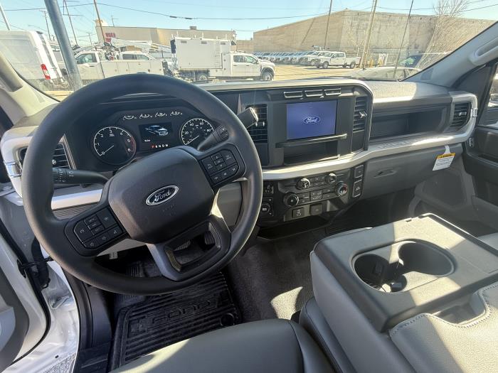 2024 Ford F-550-11