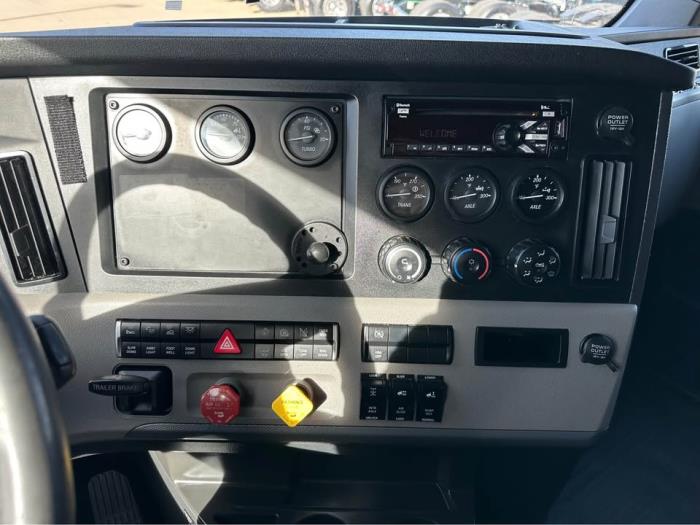 2019 Freightliner Cascadia-6