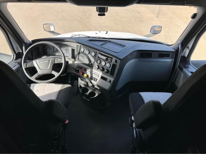 2019 Freightliner Cascadia-7
