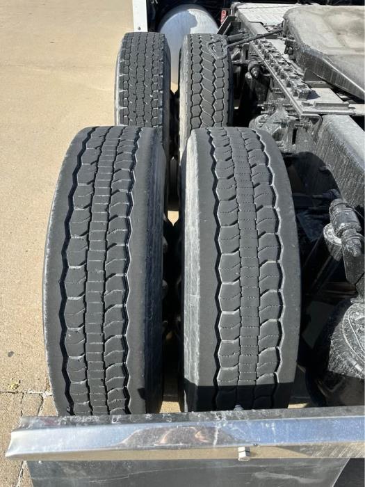 2019 Freightliner Cascadia-13