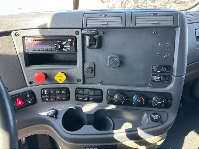 2018 Freightliner Cascadia-6