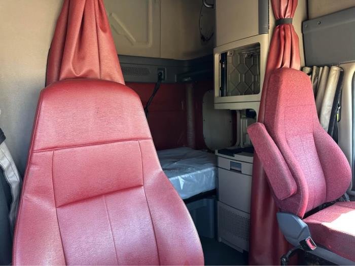 2018 Freightliner Cascadia-9