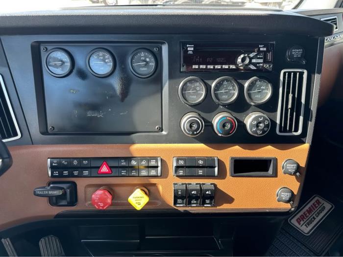 2019 Freightliner Cascadia-7