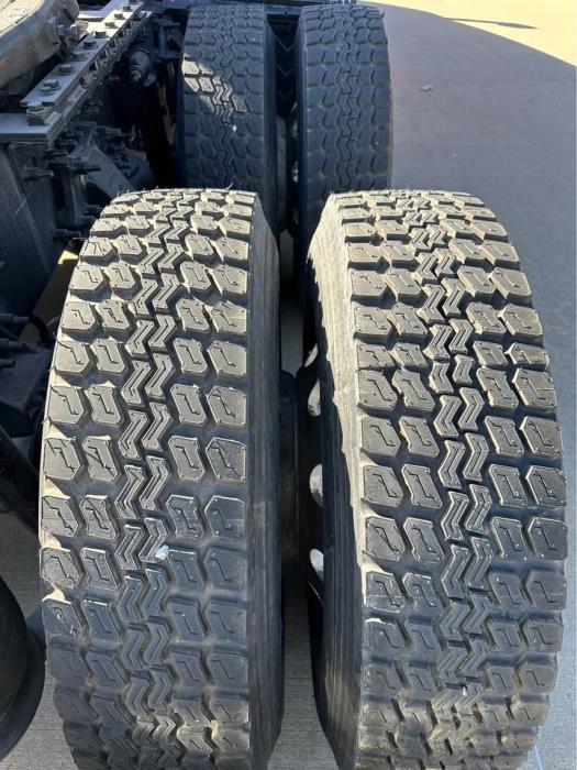 2019 Freightliner Cascadia-12