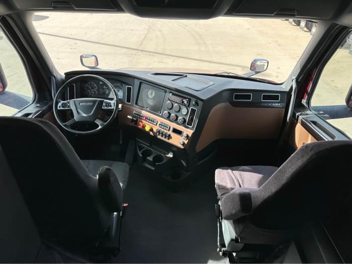 2019 Freightliner Cascadia-9