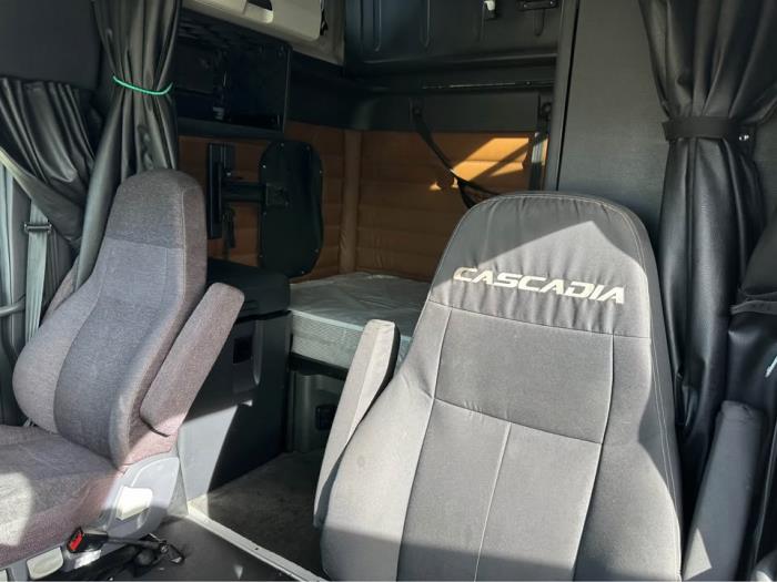 2019 Freightliner Cascadia-10