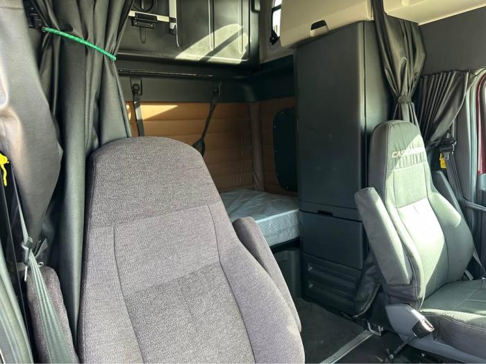 2019 Freightliner Cascadia-11