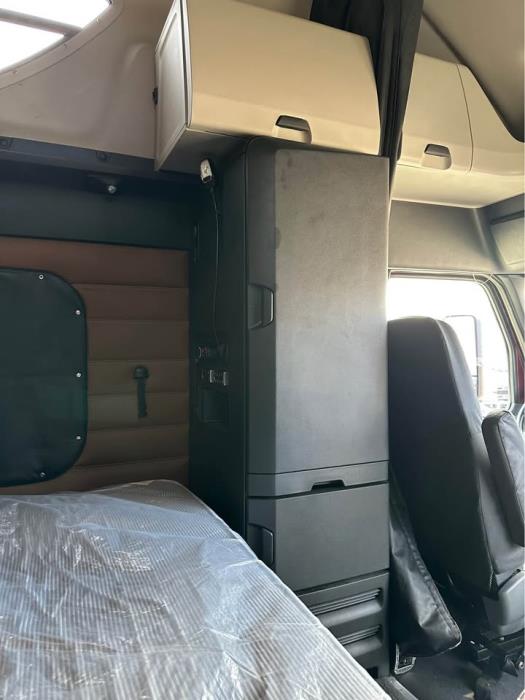 2019 Freightliner Cascadia-13