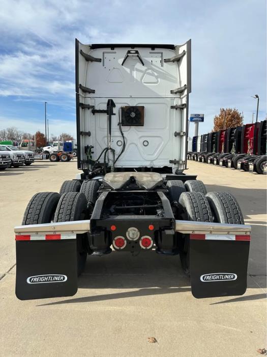 2019 Freightliner Cascadia-4