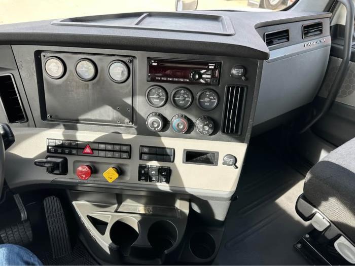 2019 Freightliner Cascadia-7