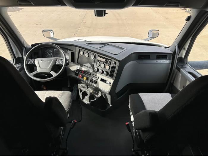 2019 Freightliner Cascadia-8
