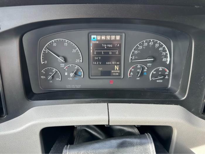 2019 Freightliner Cascadia-9