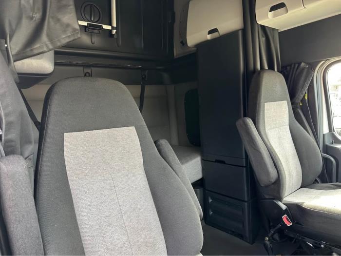 2019 Freightliner Cascadia-10