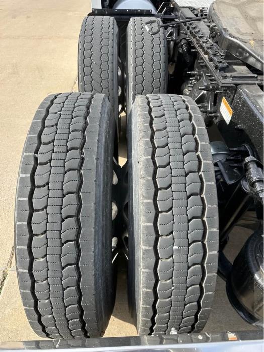 2019 Freightliner Cascadia-17