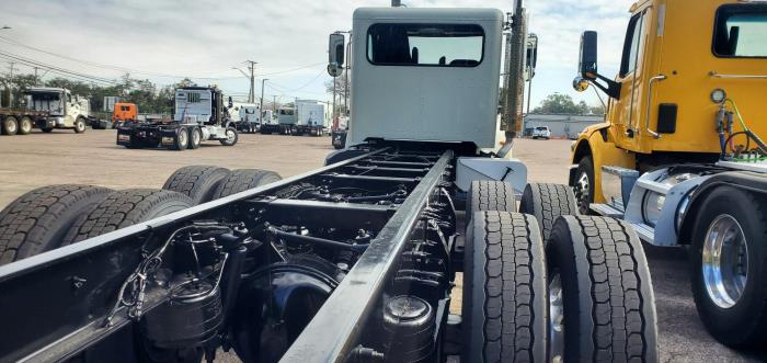 2020 Peterbilt 348-9